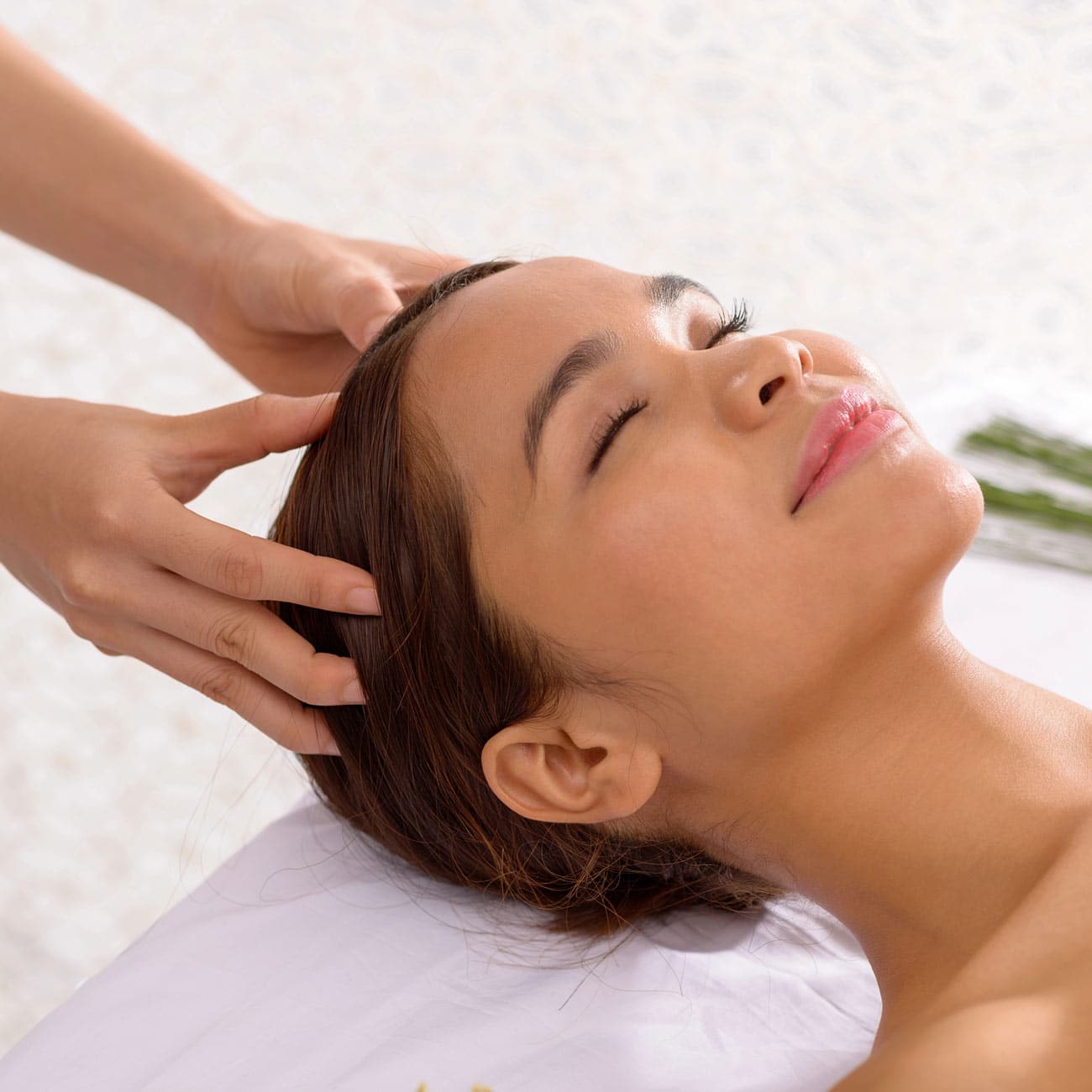 Massage du visage et du cuir chevelu en solo de 60 minutes